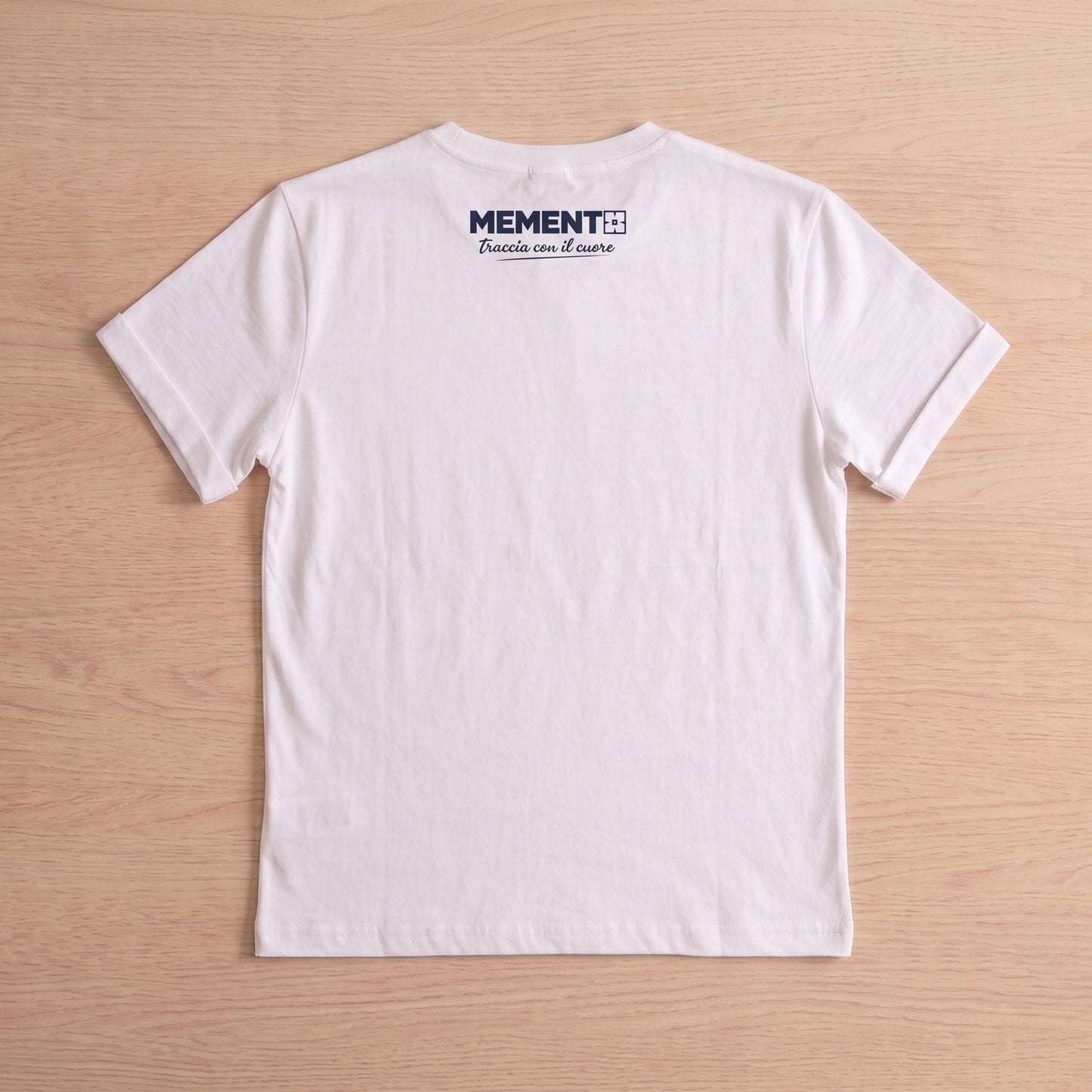 Memento Ricamo + logo sulla manica — Bianca