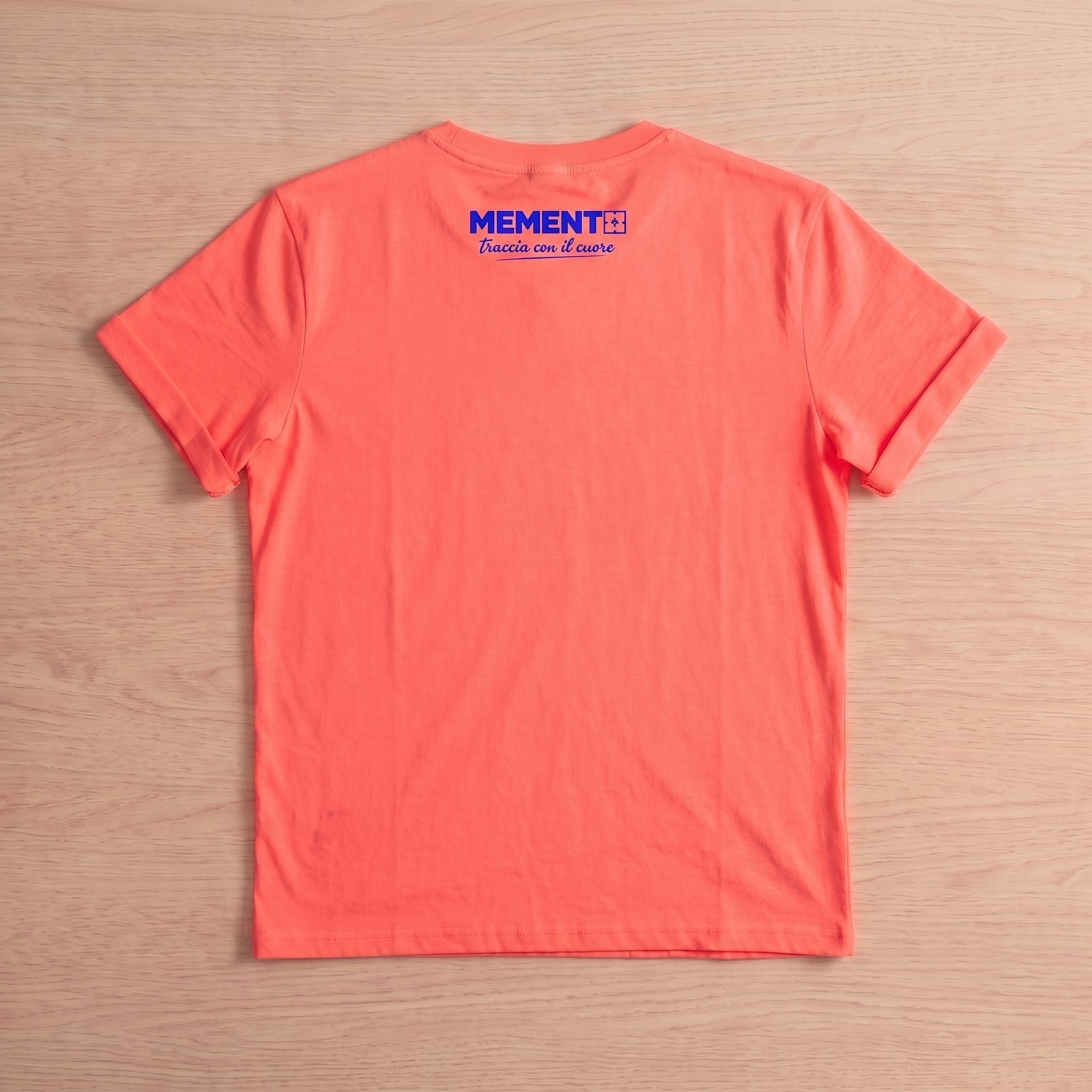 Memento Ricamo + logo sulla manica — Corallo